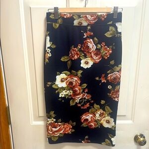 Iris Floral Black Midi Pencil Skirt size M